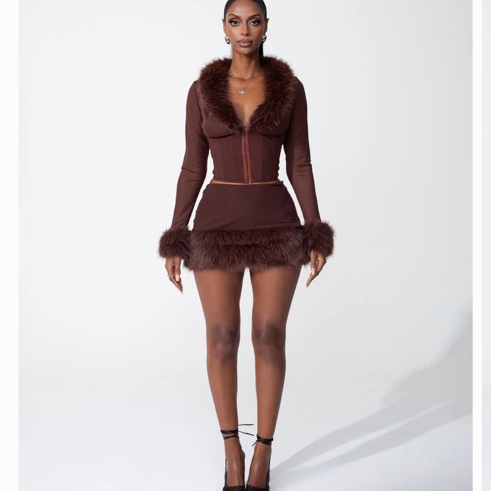 Sodah brand fur skirt set